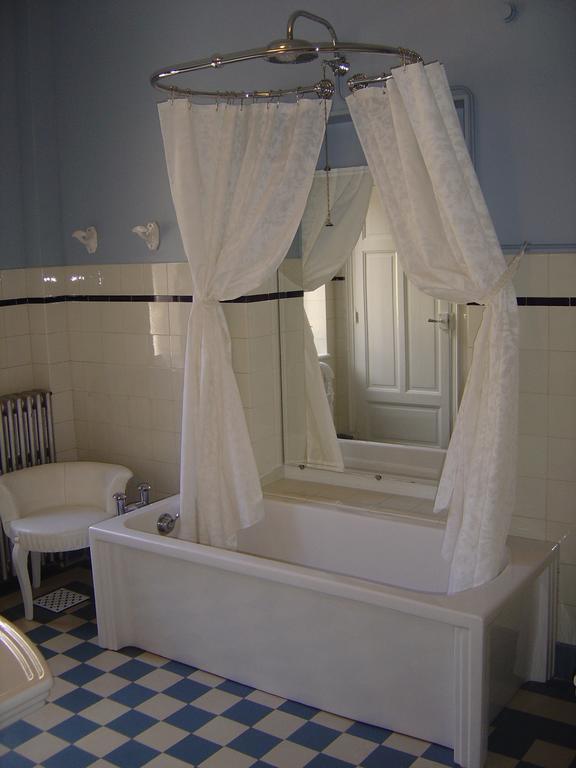Le Terrondou Hotel Vic-sur-Cère Kamer foto