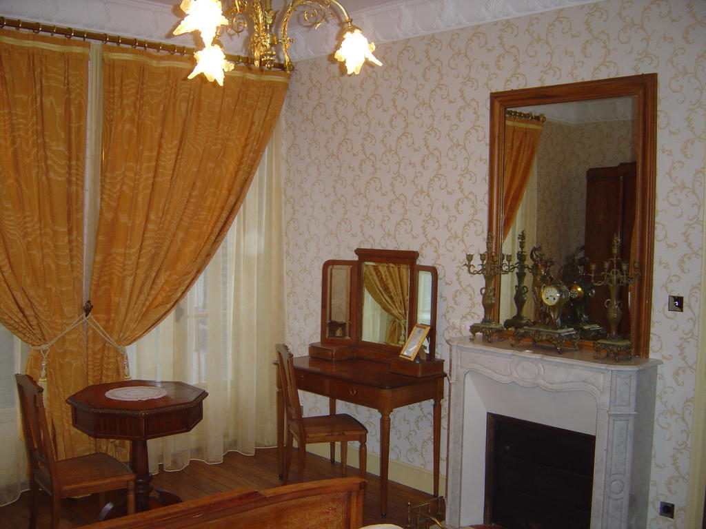 Le Terrondou Hotel Vic-sur-Cère Kamer foto