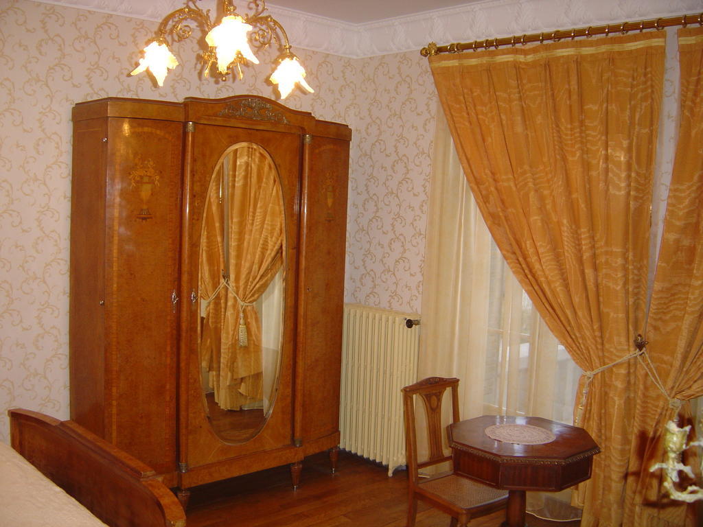 Le Terrondou Hotel Vic-sur-Cère Kamer foto